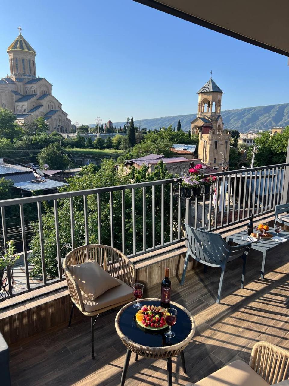 Hotel Livin Tiflis Dış mekan fotoğraf