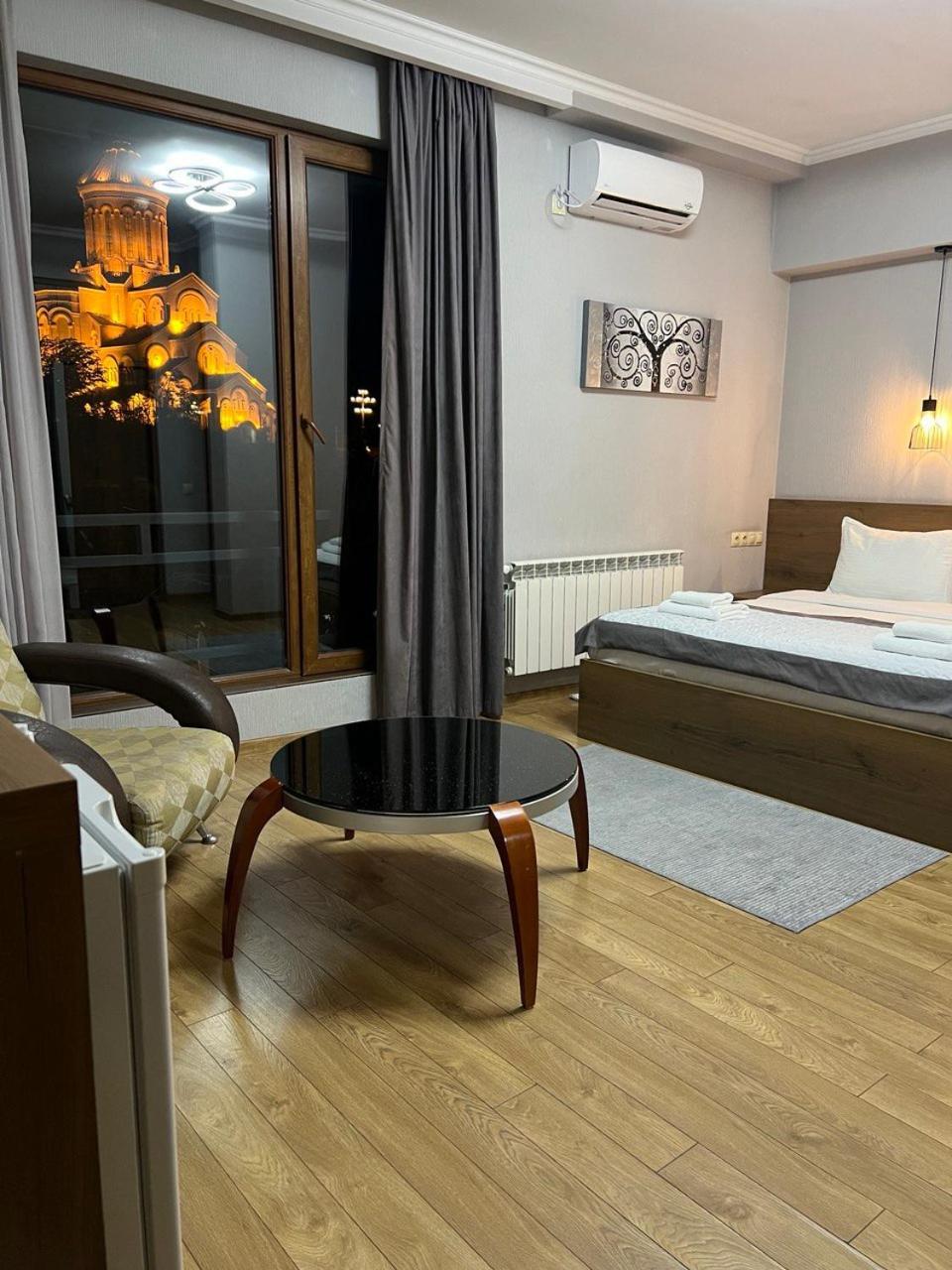 Hotel Livin Tiflis Dış mekan fotoğraf