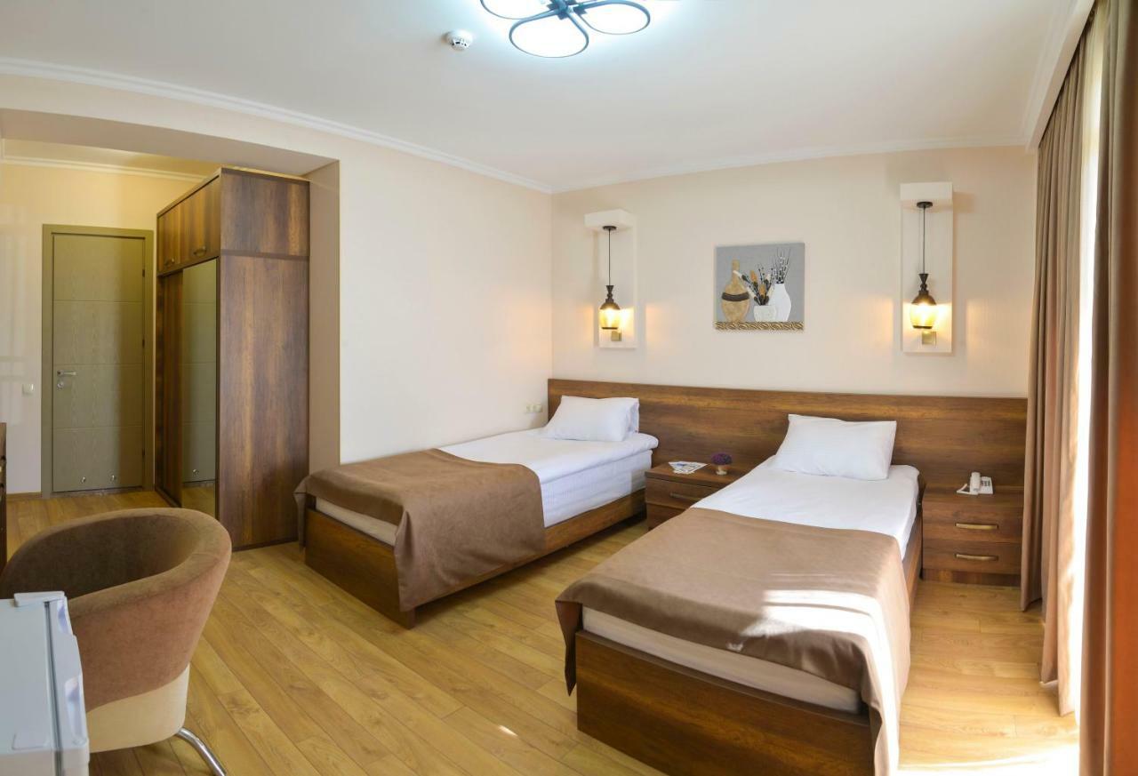 Hotel Livin Tiflis Dış mekan fotoğraf