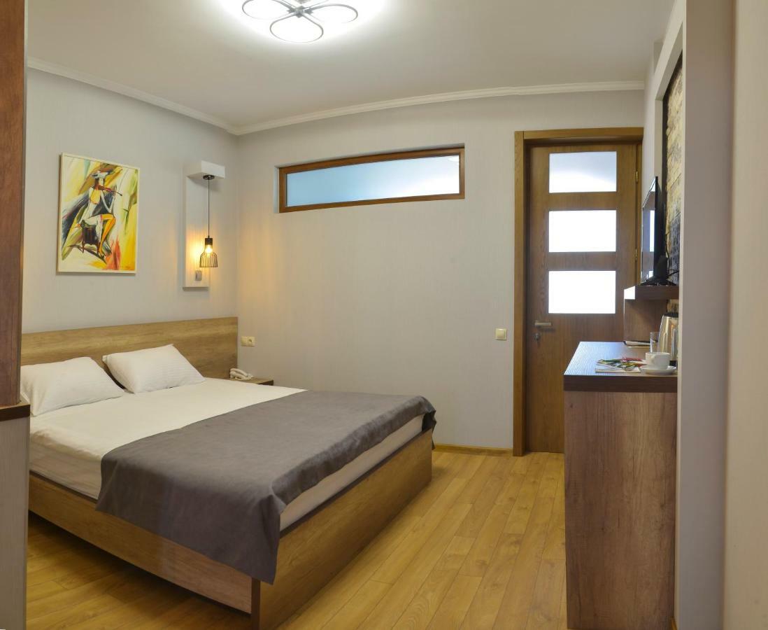 Hotel Livin Tiflis Dış mekan fotoğraf