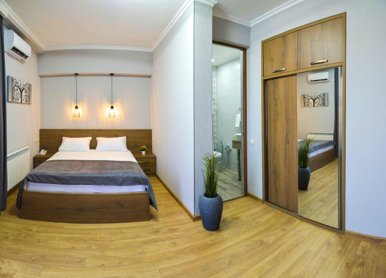 Hotel Livin Tiflis Dış mekan fotoğraf