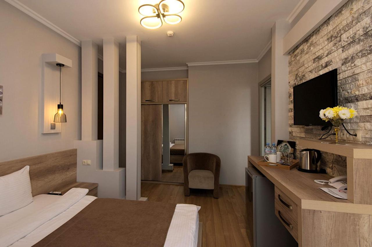 Hotel Livin Tiflis Dış mekan fotoğraf