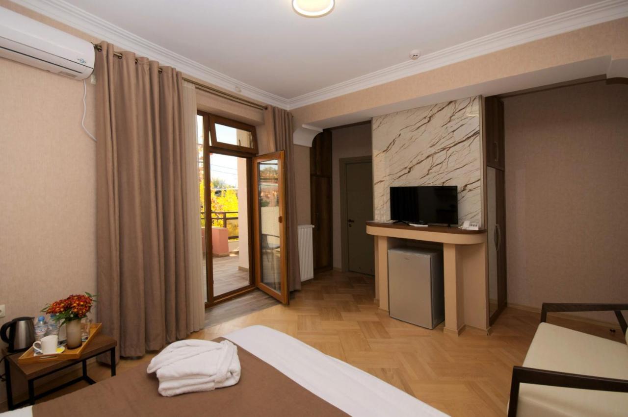 Hotel Livin Tiflis Dış mekan fotoğraf